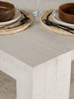 Table à manger TOCO Meubles en bois de bouleau canadien blanc vieilli, extensible, avec bols en bois et sets de table.