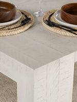 Table à manger TOCO Meubles en bois de bouleau canadien blanc vieilli, extensible, avec bols en bois et sets de table.