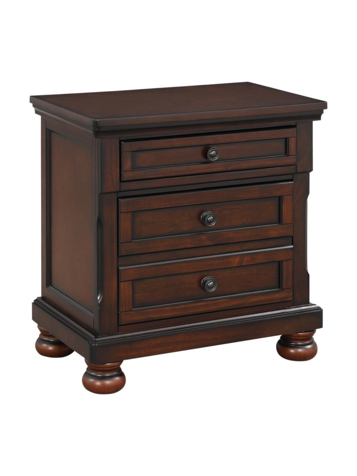 Table de chevet TOCO Meubles Talia en bois fini cerisier brun avec trois tiroirs, boutons bronze et pieds boule.