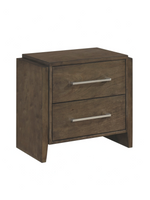 Table de chevet TOCO Meubles Edgar en bois d'hévéa noyer foncé avec deux tiroirs et poignées chromées modernes