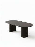 Table de cuisine TOCO Meubles Kamilia noire avec plateau ovale et pieds imposants à finition cannelée