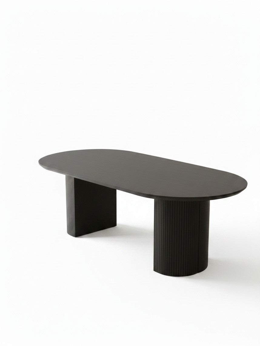 Table de cuisine TOCO Meubles Kamilia noire avec plateau ovale et pieds imposants à finition cannelée