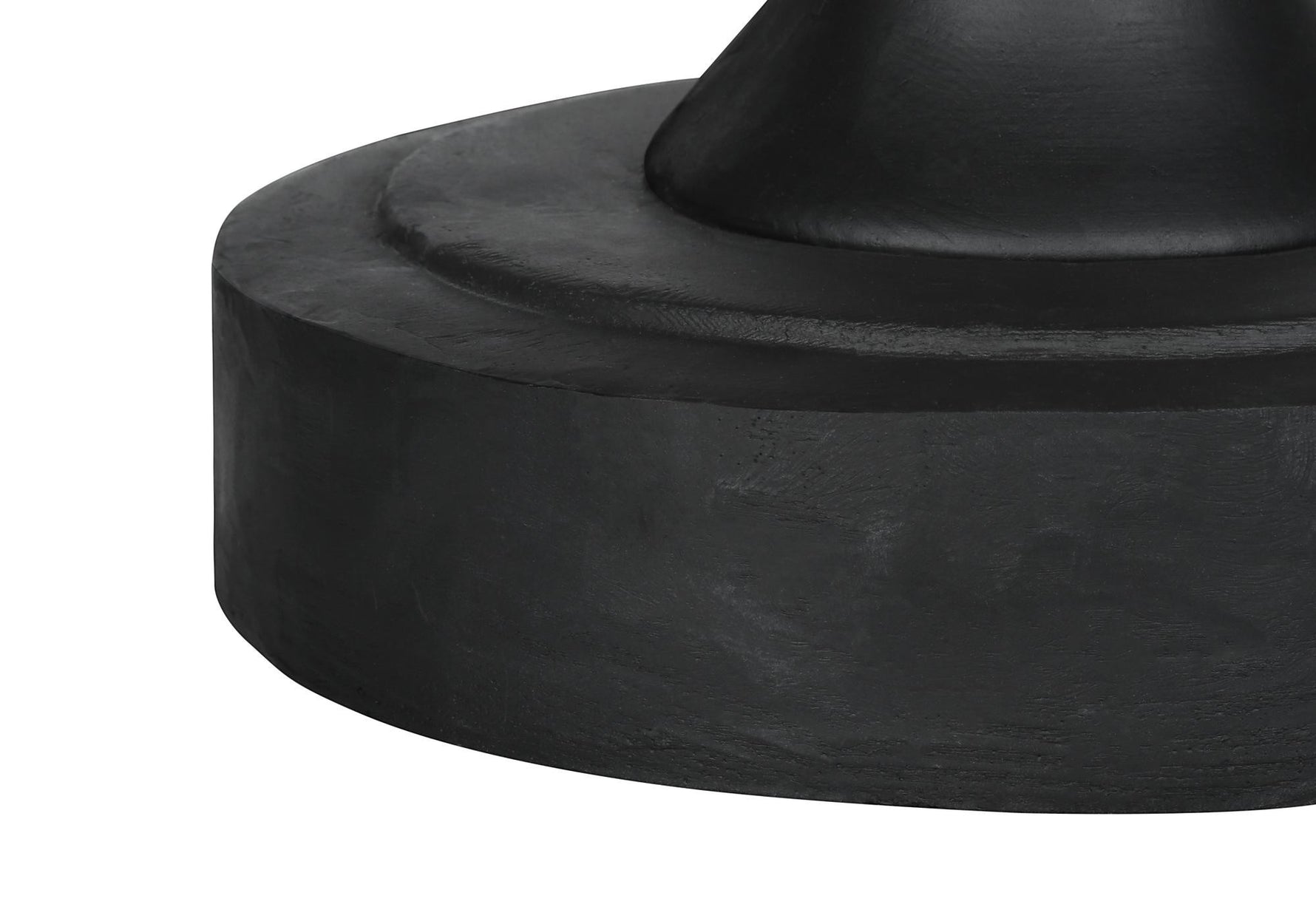 Table d'appoint Apolo noire en oxyde de magnésium, finition mate, base ronde et pied conique.