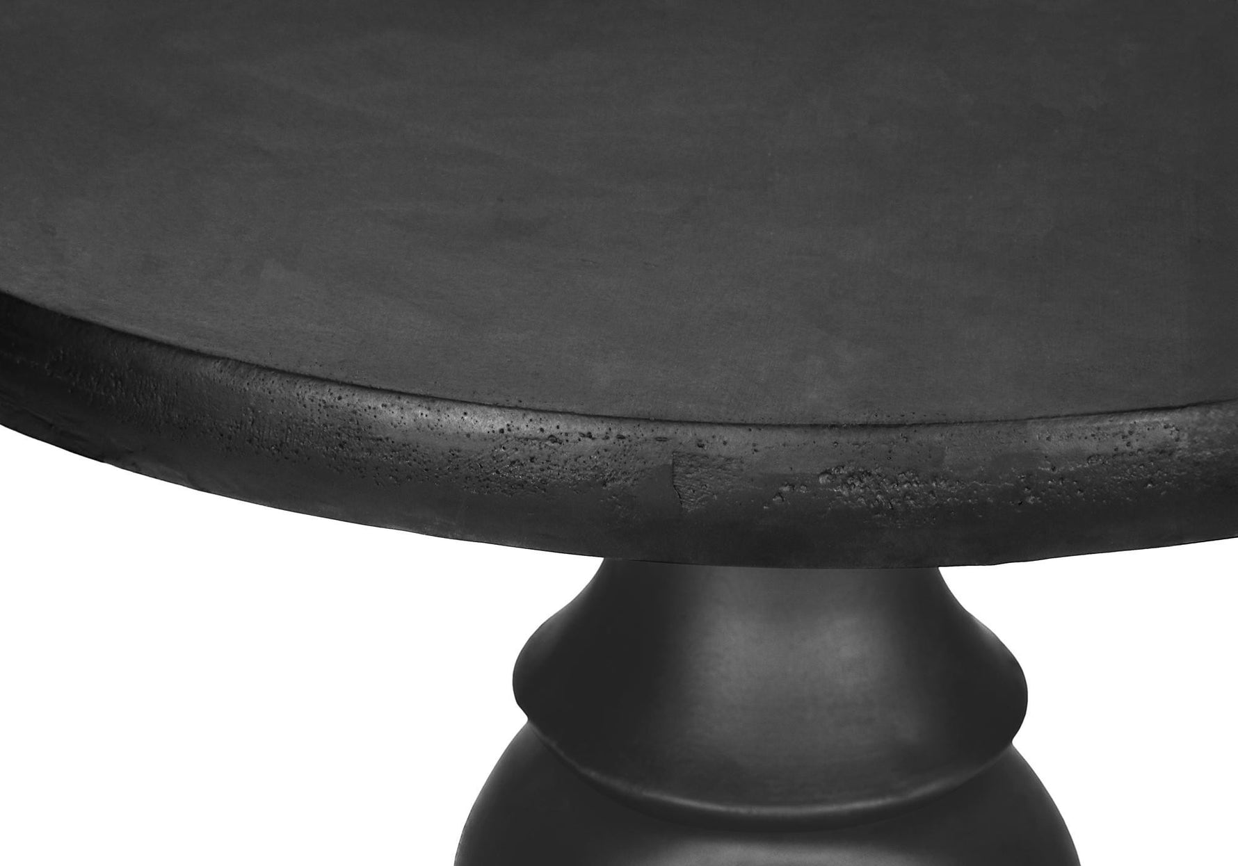 Table d'appoint Apolo noire en oxyde de magnésium, finition mate, design sur pied, idéale pour salon ou extérieur.