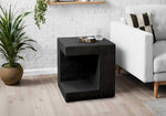 TOCO Meubles Table d'appoint Jupiter noire effet béton, design cubique avec découpe pour rangement.