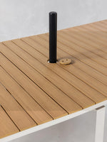 Table à manger d'extérieur extensible TOCO Meubles en bois clair avec trou central pour parasol et cadre blanc