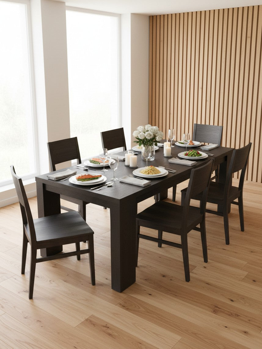 Table à manger extensible TOCO Meubles en bois hickory fumé foncé avec six chaises dans une salle à manger moderne