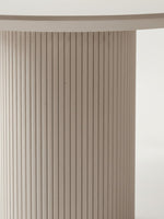Pied central cannelé beige de la table de cuisine Kamilia par TOCO Meubles au design sculptural et contemporain