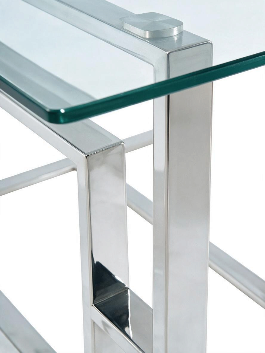 Détail de la structure en acier inoxydable poli et plateau en verre de la table Leros par TOCO Meubles