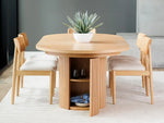 Table à manger extensible TOCO Meubles en chêne scandinave, design moderne avec pieds cannelés et rangement intégré.