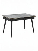 Table à manger Studio TOCO Meubles grise extensible avec plateau en pierre frittée et pieds en métal noir.