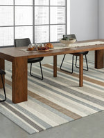 Table de salle à manger extensible TOCO Meubles en noyer américain massif dans un intérieur moderne et lumineux