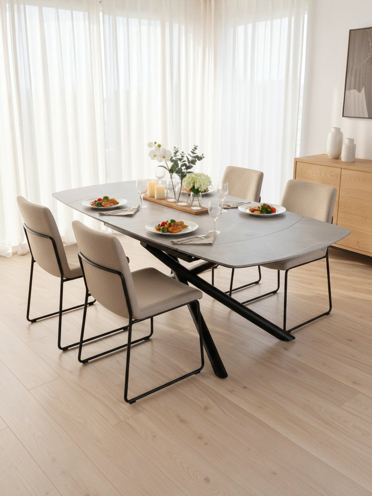 Table de salle à manger TOCO Meubles Dramo avec plateau en pierre frittée grise et pieds en métal noir mat