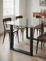 Table de salle à manger rectangulaire Ranco par TOCO Meubles avec plateau en verre trempé et structure en métal noir