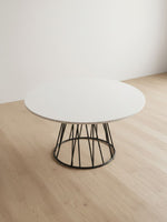 Table de salle à manger ronde Livia TOCO Meubles avec plateau blanc et base en métal noir filaire