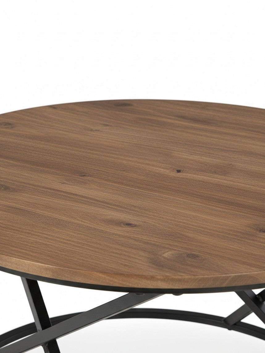 Gros plan sur le plateau rond en bois brun de la table basse TOCO Meubles avec structure en métal noir