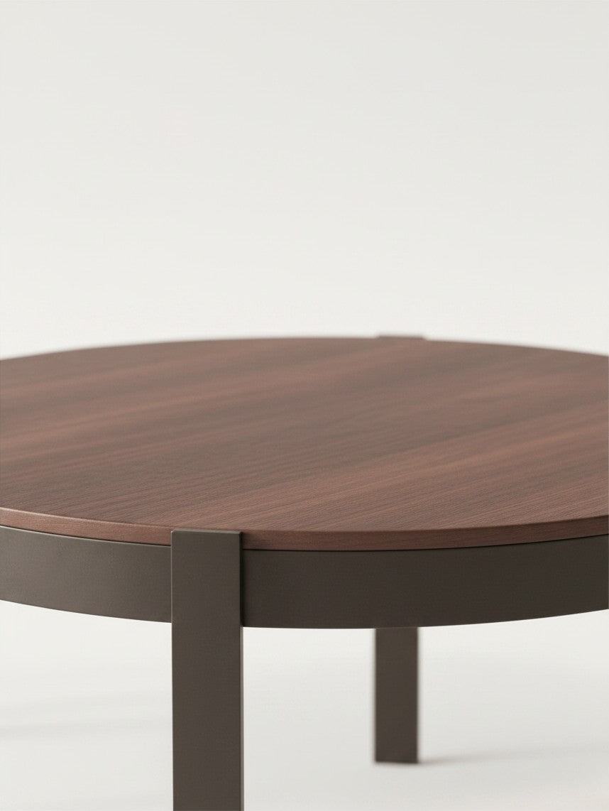 Ensemble de tables Seiko par TOCO Meubles avec plateau rond en bois foncé et structure en métal gris anthracite