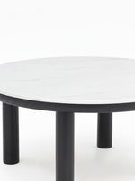 Ensemble de tables Andru TOCO Meubles avec plateau rond effet marbre blanc et pieds cylindriques noirs