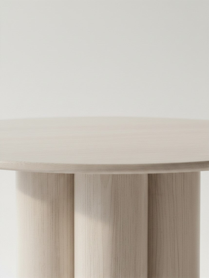 Table de salle à manger ronde TOCO Meubles Sofia avec plateau et pied sculptural effet travertin beige naturel
