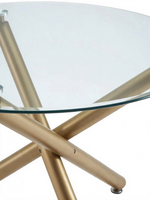 Table ronde Milla de TOCO Meubles avec plateau en verre trempé et base géométrique en métal fini or vieilli