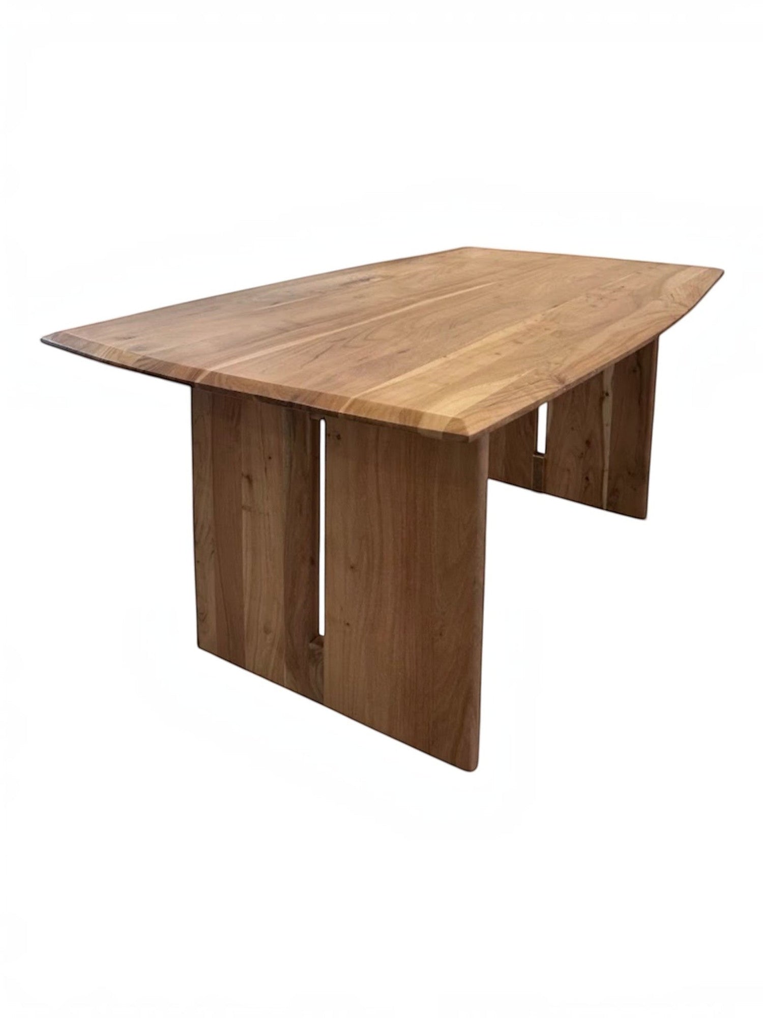 Table de salle à manger Fredo par TOCO Meubles en bois d'acacia massif avec un design épuré et une structure robuste.