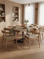 Table de salle à manger rectangulaire extensible TOCO Meubles en bois clair avec pieds en métal noir et chaises assorties