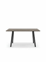 Table de salle à manger extensible Fiero de TOCO Meubles avec plateau en bois foncé et pieds noirs inclinés