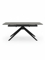 Table de salle à manger extensible Julia noire de TOCO Meubles avec un design moderne et des pieds croisés