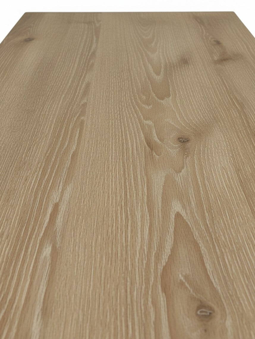 Plateau de table de salon Kyo en bois clair avec veinage naturel visible, proposé par TOCO Meubles