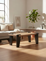 Table de salon Zenko TOCO Meubles rectangulaire avec plateau en bois naturel et pieds noirs modernes dans un salon