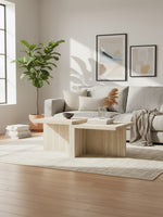 Table de salon Emy par TOCO Meubles en travertin beige avec design gigogne moderne dans un salon lumineux