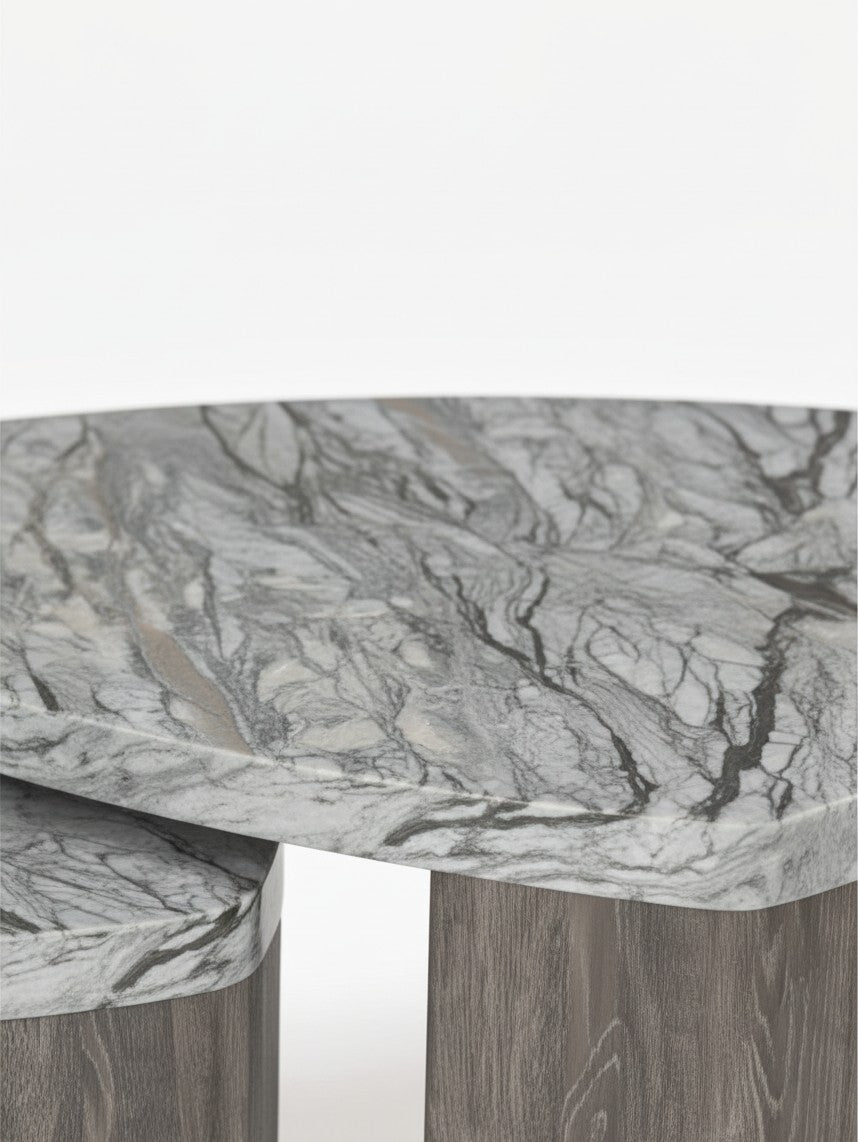 Table de salon TOCO Meubles Somo avec plateau en marbre gris veiné et base en bois brun texturé