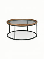 Table de salon ronde Nora par TOCO Meubles avec plateau en verre, bordure en bois naturel et structure en métal noir