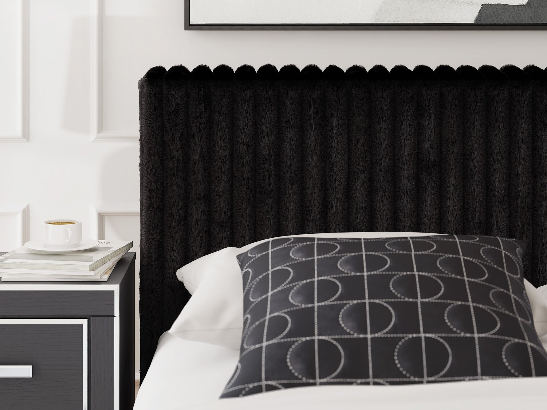Tête de lit TOCO Meubles Chloe noire en fausse fourrure texturée avec bordure festonnée, style contemporain.