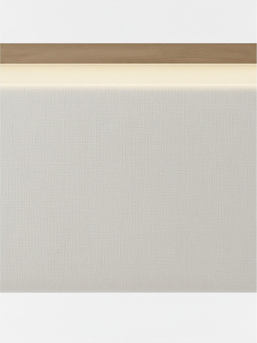 Gros plan de la tête de lit rembourrée beige avec éclairage DEL intégré et bordure en bois TOCO Meubles