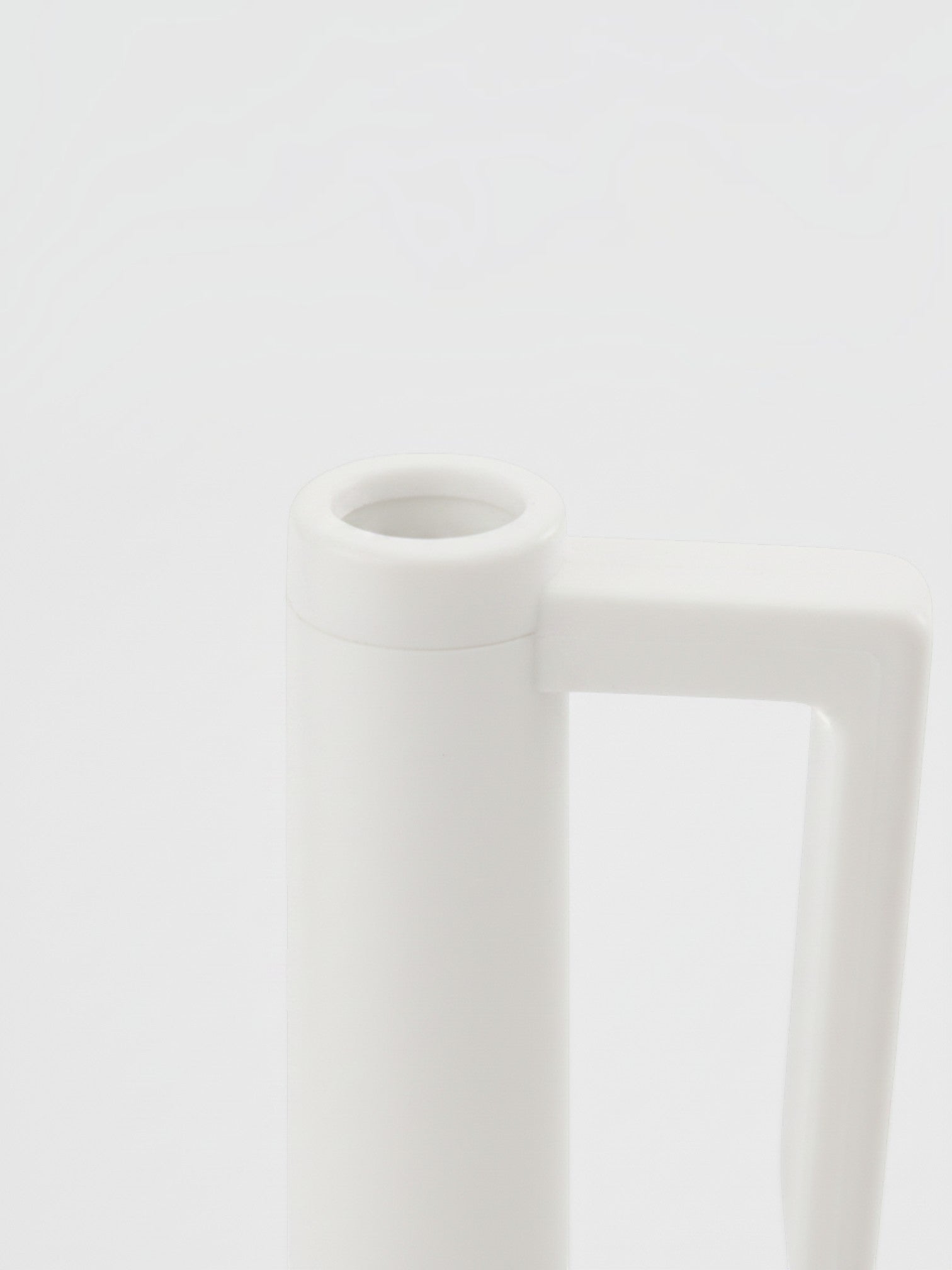 Vase en céramique blanche TOCO Meubles au design épuré avec anse latérale, finition mate élégante