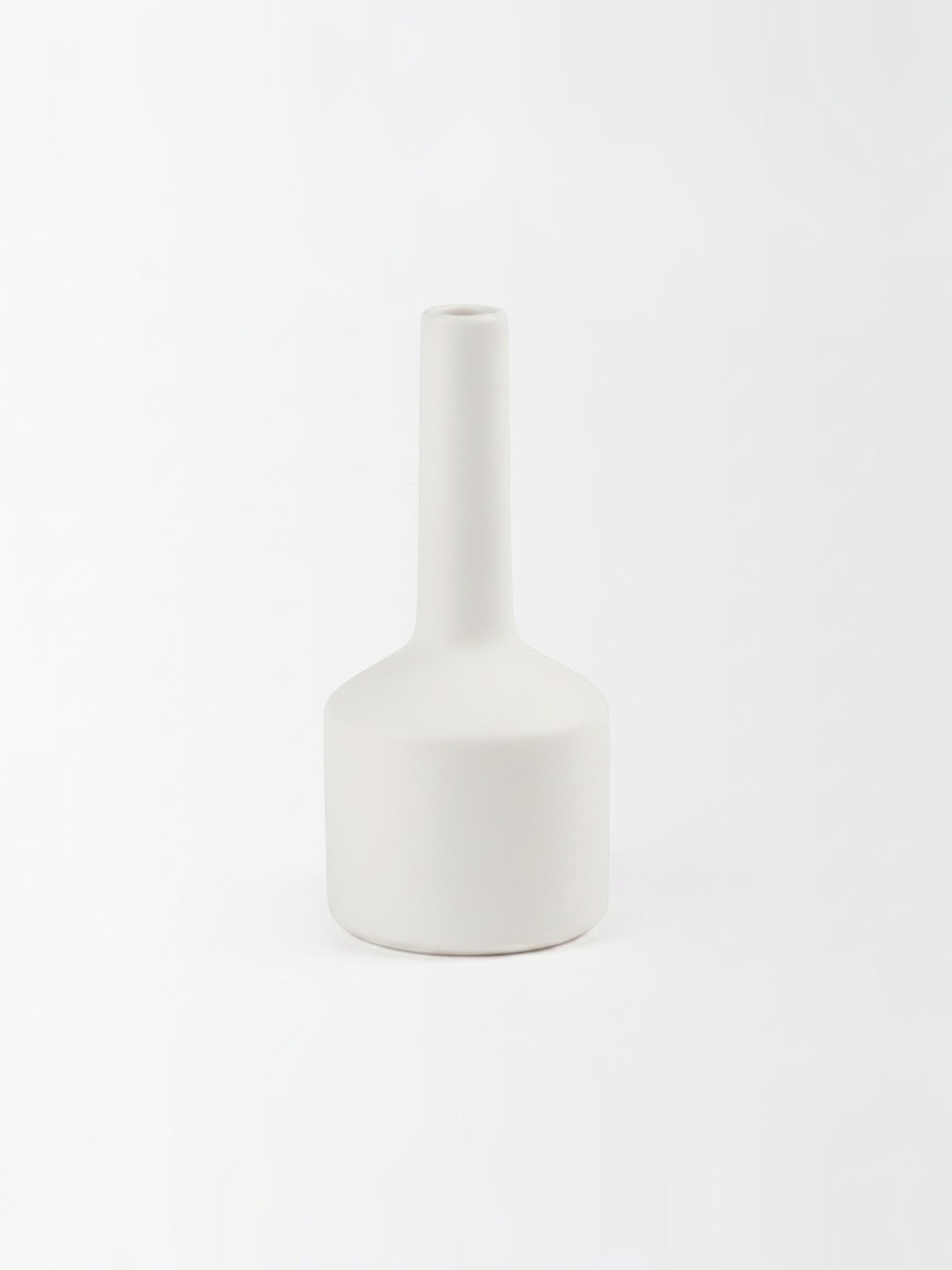 Vase moyen en céramique blanche mate TOCO Meubles au design épuré et intemporel pour décoration intérieure
