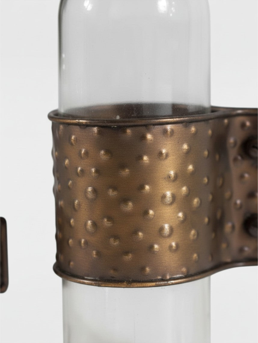 Vase de table Gadd par TOCO Meubles en verre transparent avec support en métal bronze martelé texturé