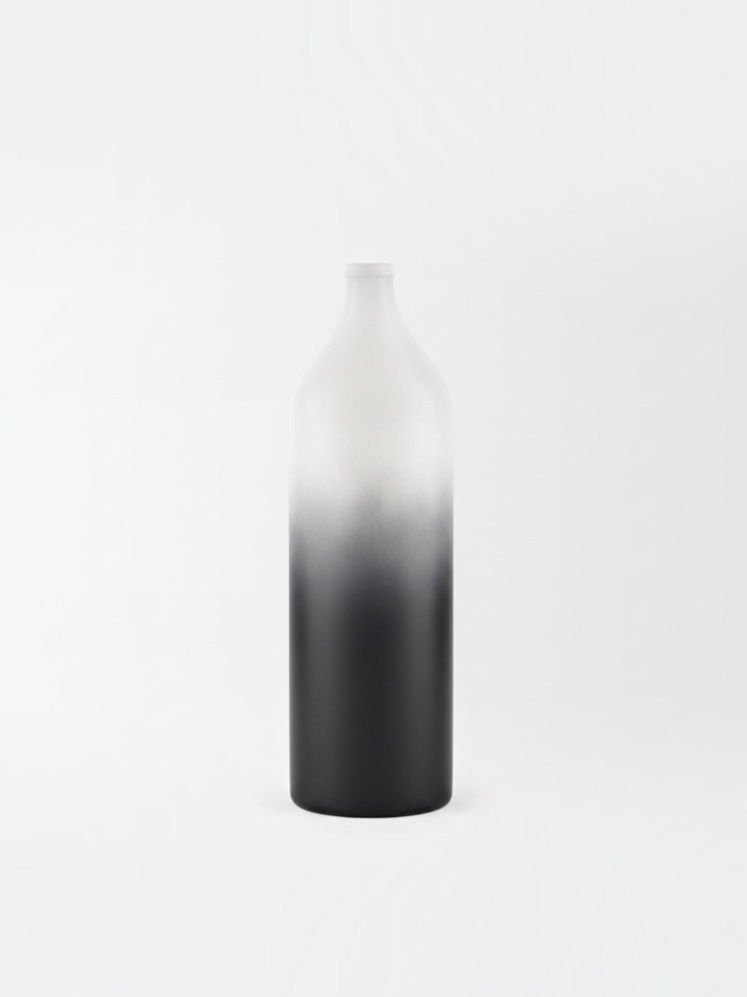 Petit vase TOCO Meubles Townley en métal blanc avec un dégradé noir élégant, design minimaliste et moderne.
