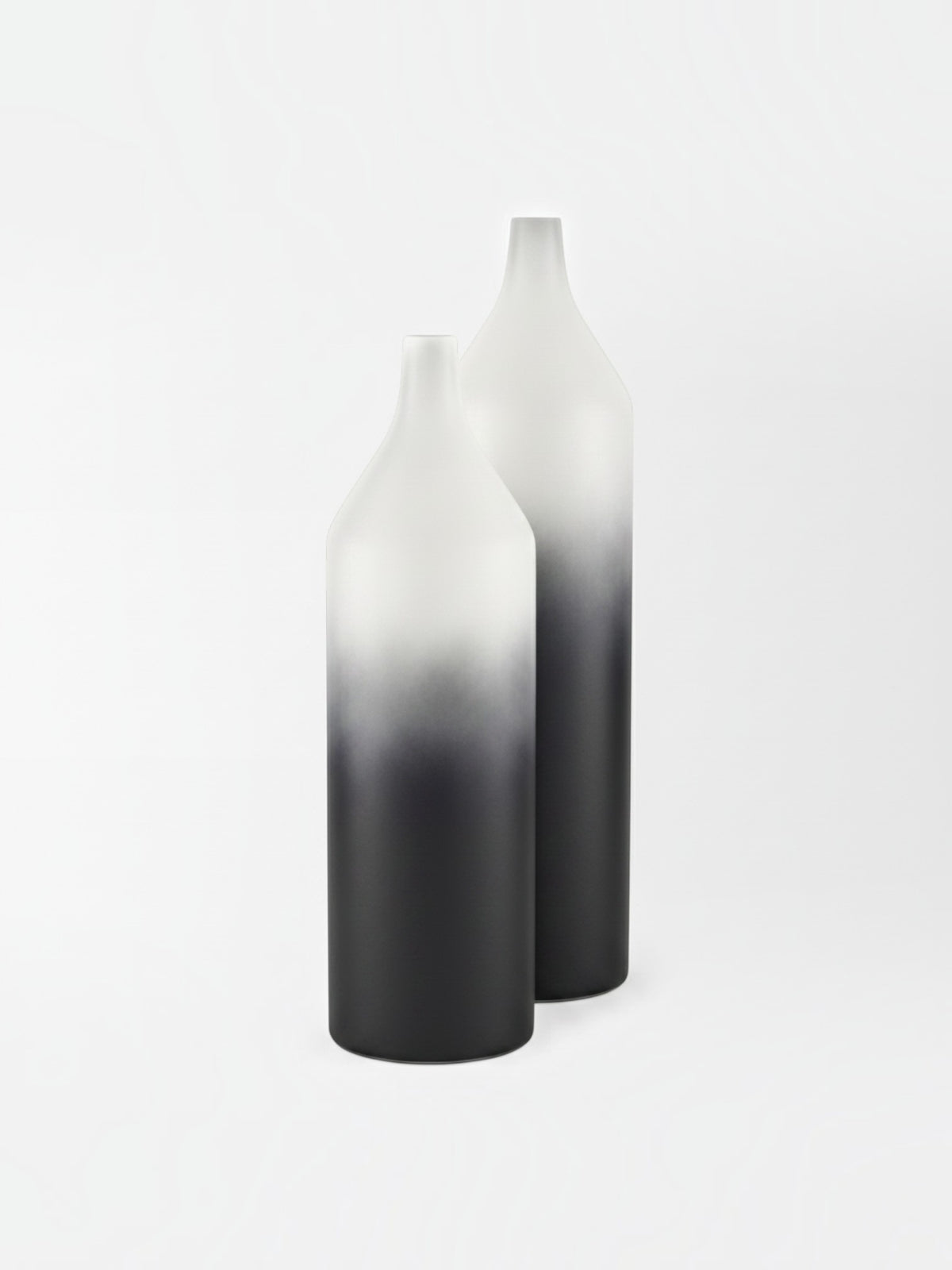 Vases hauts TOCO Meubles en métal blanc et noir avec un dégradé élégant au design contemporain