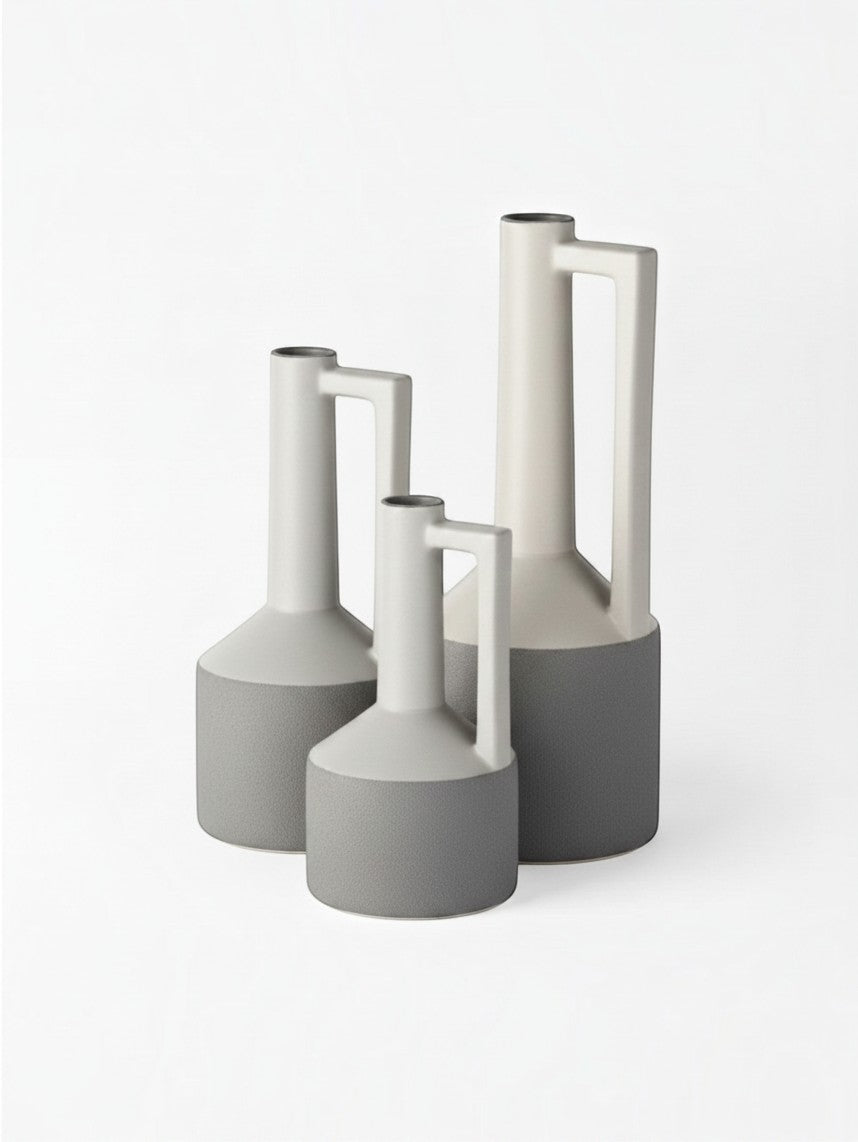 Ensemble de trois vases TOCO Meubles en céramique bicolore gris et beige avec anse latérale et design moderne