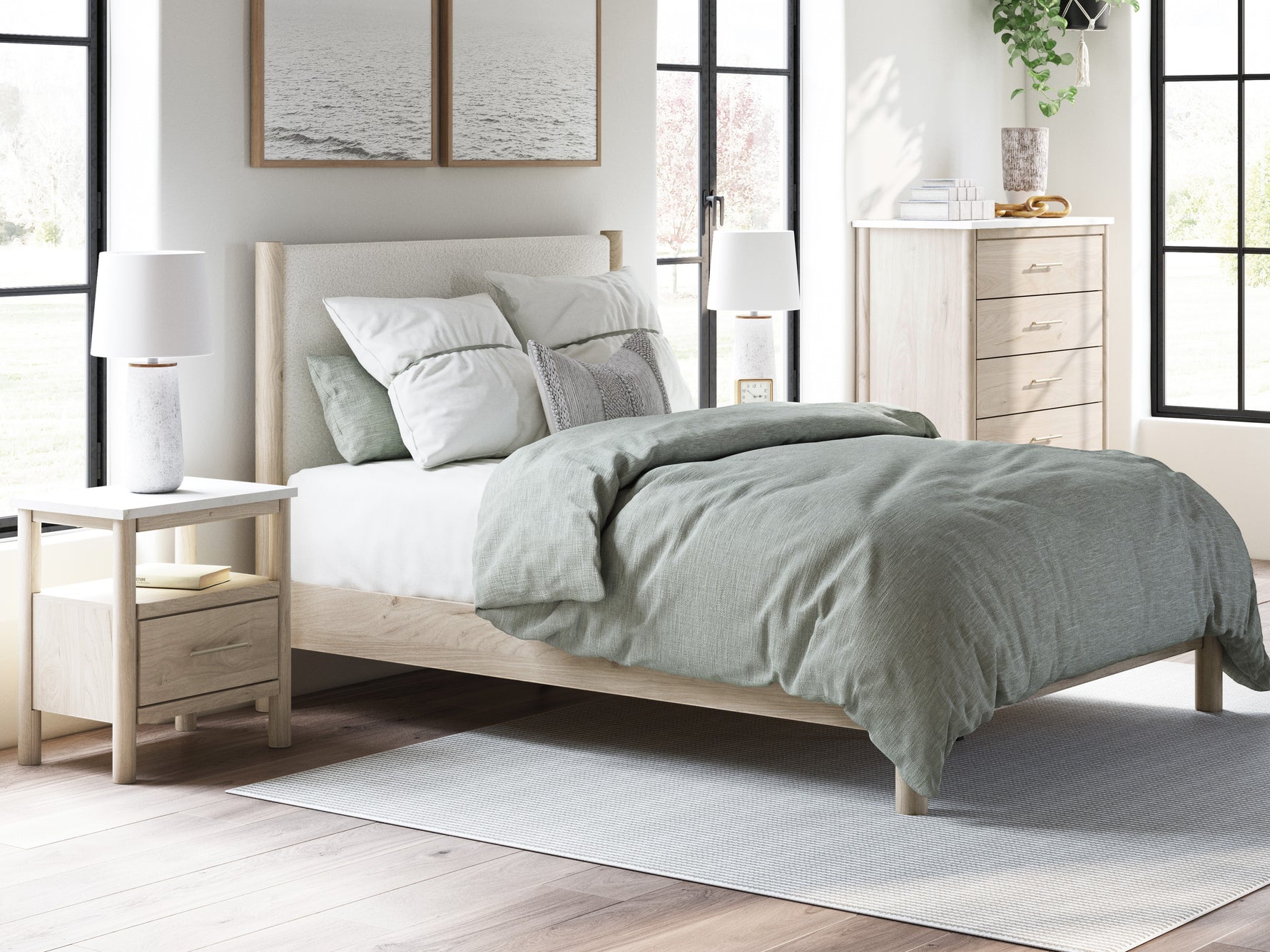 Lit à panneaux TOCO Meubles Margot en bois clair avec tête de lit rembourrée texturée, style boho minimaliste.