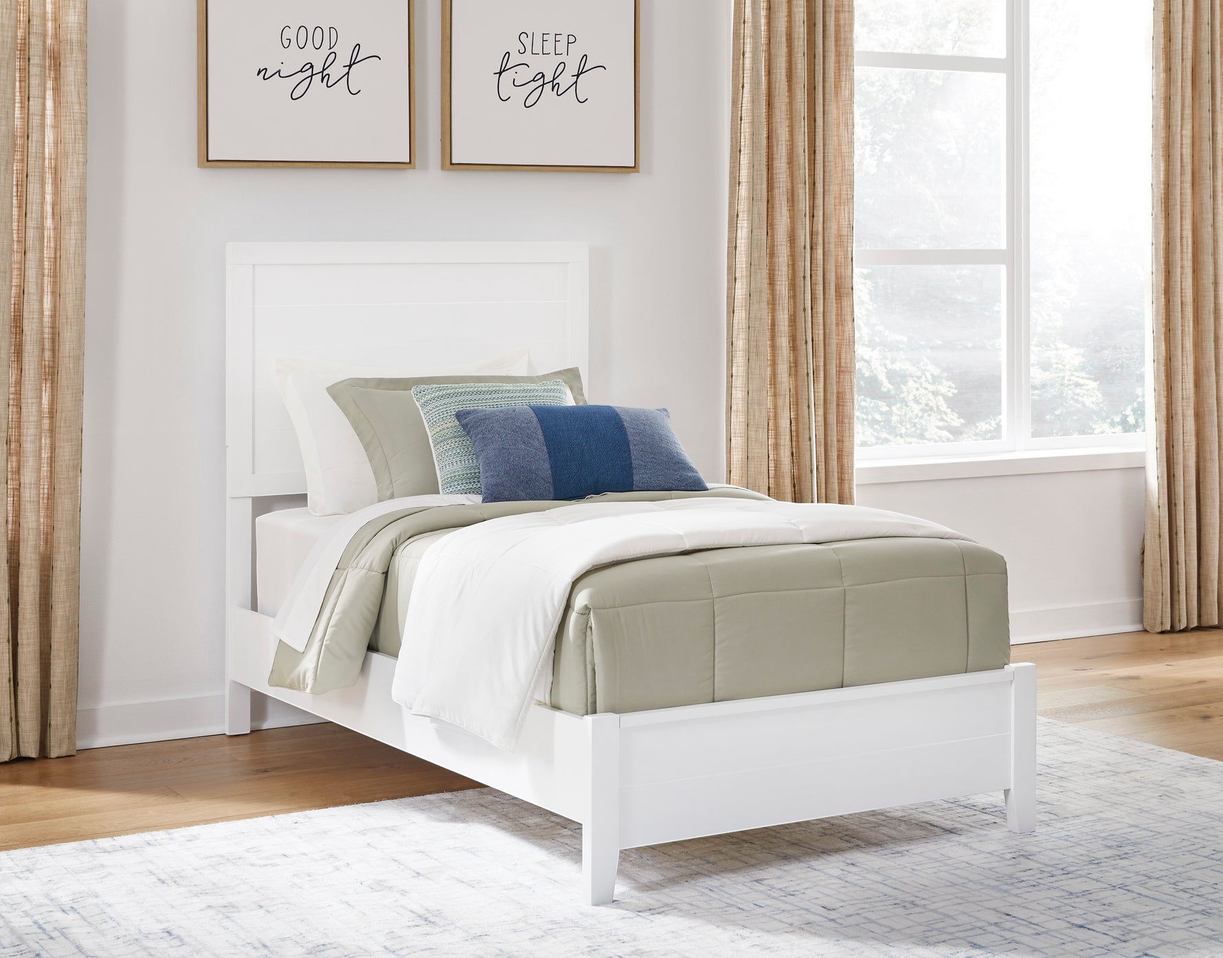Lit simple blanc TOCO Meubles Gisele avec tête de lit à lattes et détails de planches, style contemporain.