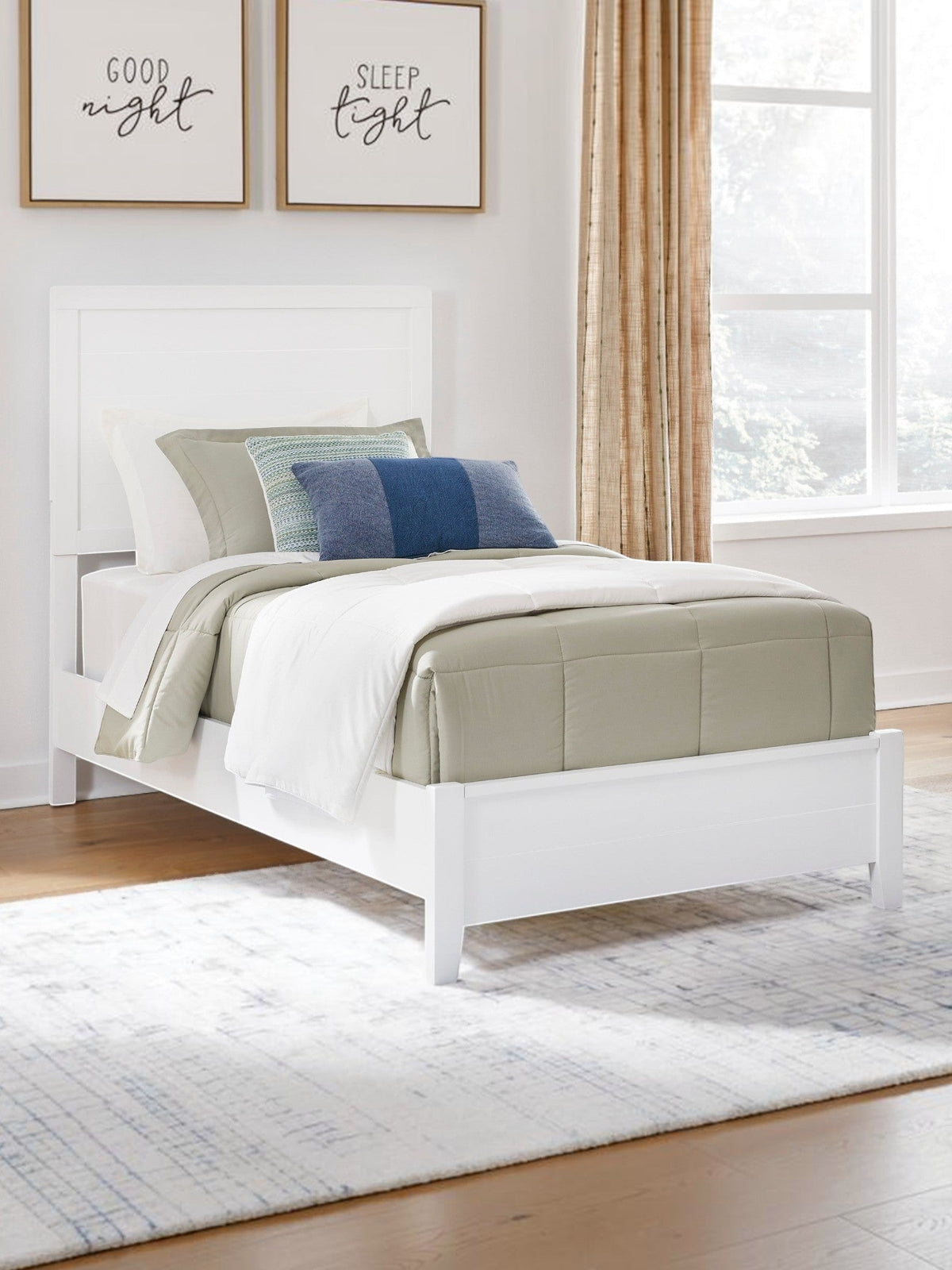 Lit simple blanc TOCO Meubles Gisele avec tête de lit à lattes et détails de planches, style contemporain.