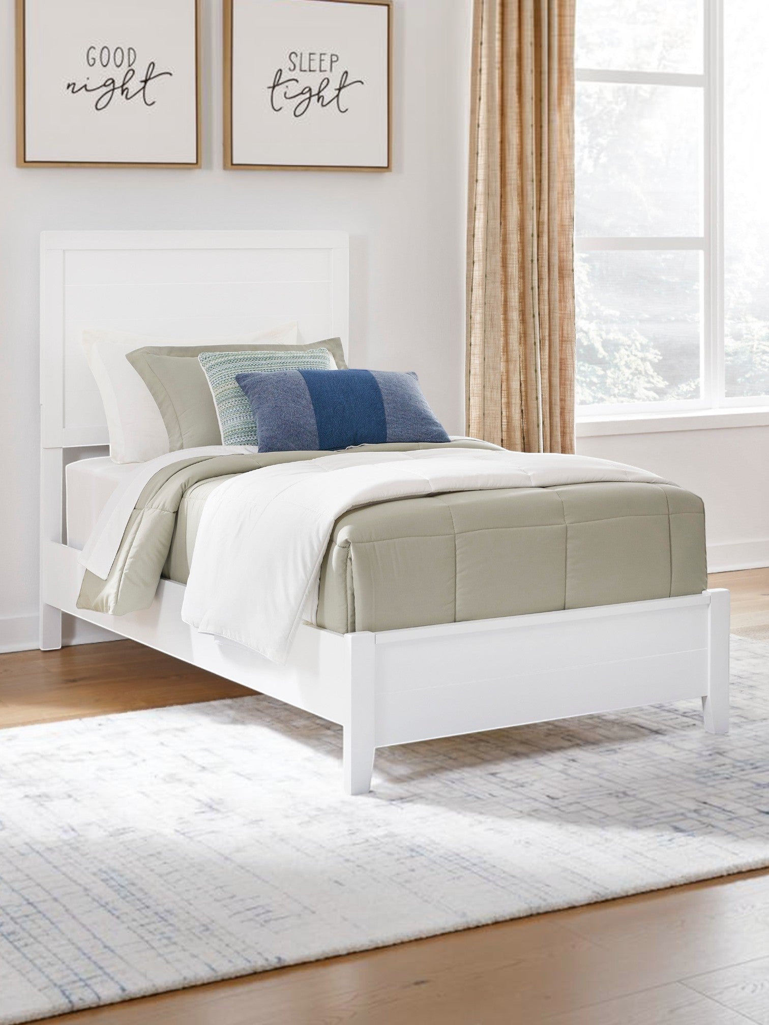Lit simple blanc TOCO Meubles Gisele avec tête de lit à lattes et détails de planches, style contemporain.