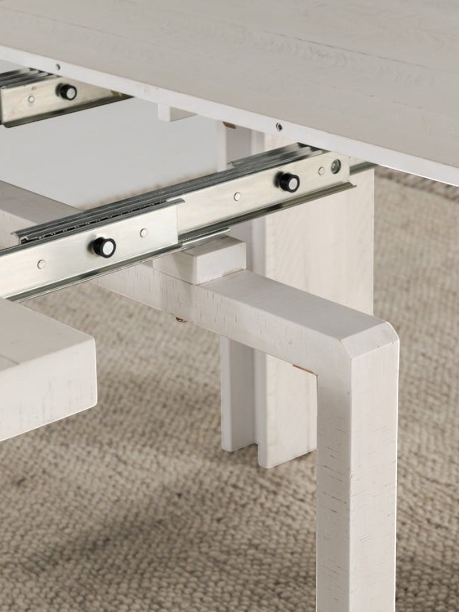 Table de salle à manger extensible TOCO Meubles en bois de bouleau canadien blanc vieilli, mécanisme de rail visible