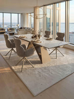 Table de salle à manger Sinastra TOCO Meubles en céramique effet marbre blanc avec piètement kaki mat, extensible.