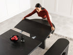 Table à manger ronde extensible Transformer en hickory fumé – vue de dessus, mise en situation – Meubles TOCO