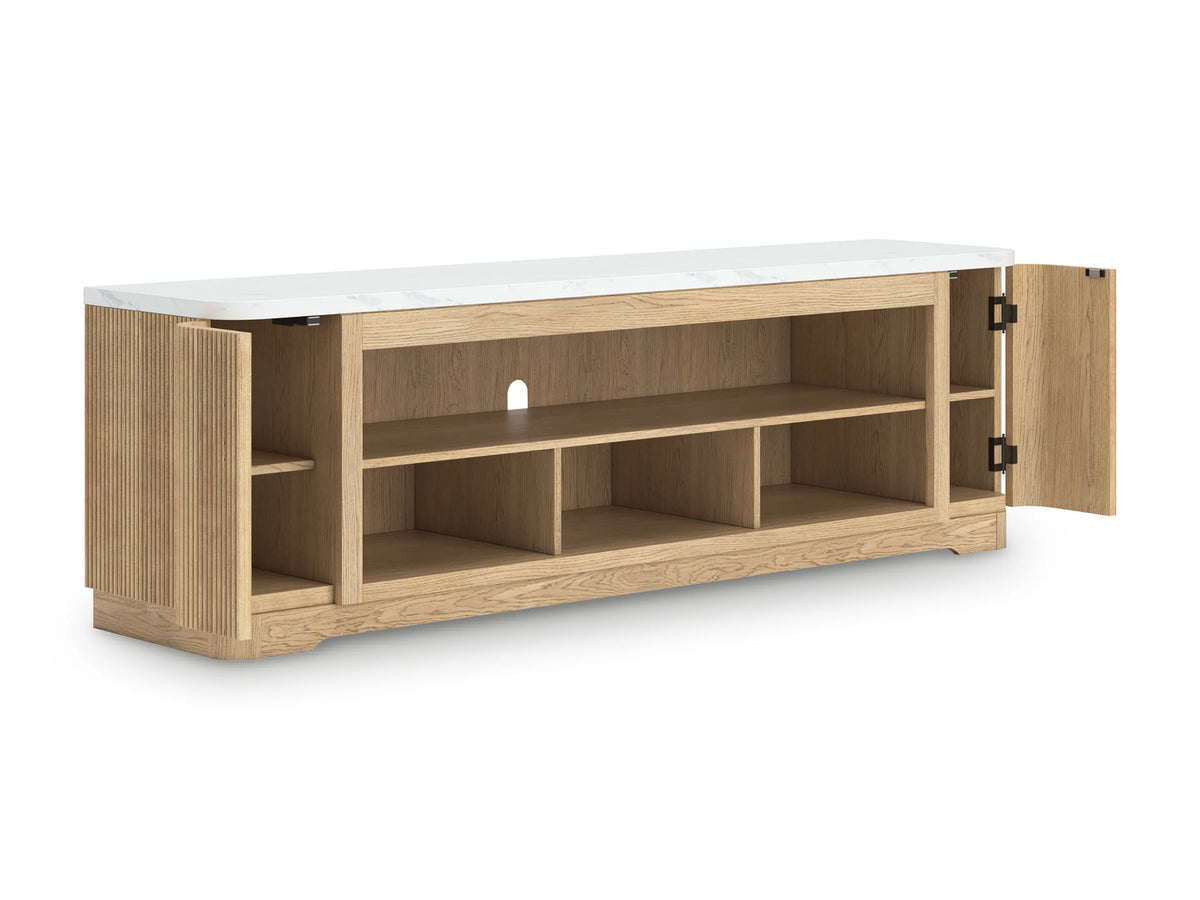 Meuble télé TOCO Meubles Milan 80 pouces en bois clair, portes des armoires ouvertes montrant les tablettes de rangement